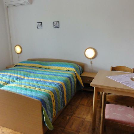 Nice And Cozy Apartment Ferry In Medulin Buitenkant foto