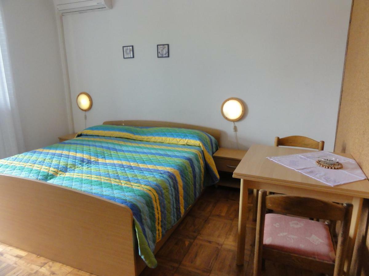 Nice And Cozy Apartment Ferry In Medulin Buitenkant foto